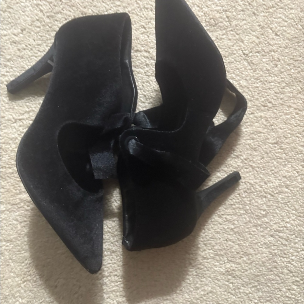 Ann Taylor Factory Black Velvet Pumps With Velvet Bow, 6